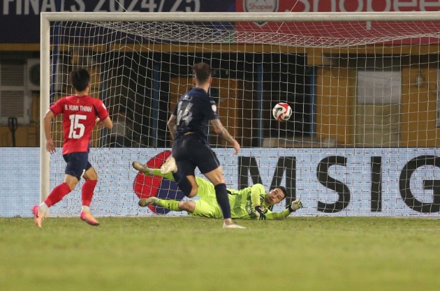 filip-nguyen-muon-som-roi-v-league-de-dau-quan-cho-doi-bong-thai-lan