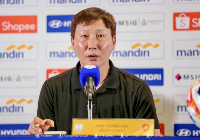 hlv-kim-sang-sik-gui-loi-nhan-dac-biet-toi-cac-hoc-tro-truoc-tran-ck