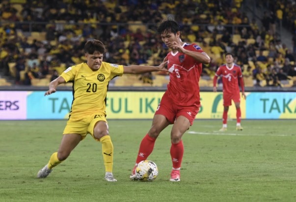 hlv-tuyen-malaysia-lang-tranh-khi-bi-hoi-ve-7-cau-thu-nhap-lau