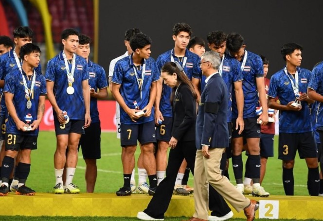 bong-da-thai-lan-lai-nhan-them-cu-soc-moi-sau-that-bai-e-che-o-sea-games