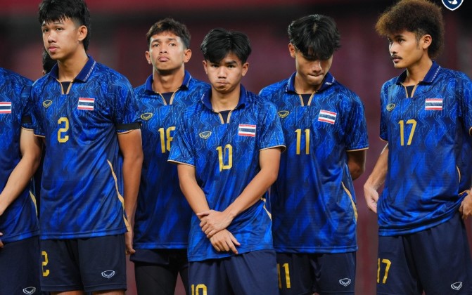 bong-da-thai-lan-lai-nhan-them-cu-soc-moi-sau-that-bai-e-che-o-sea-games