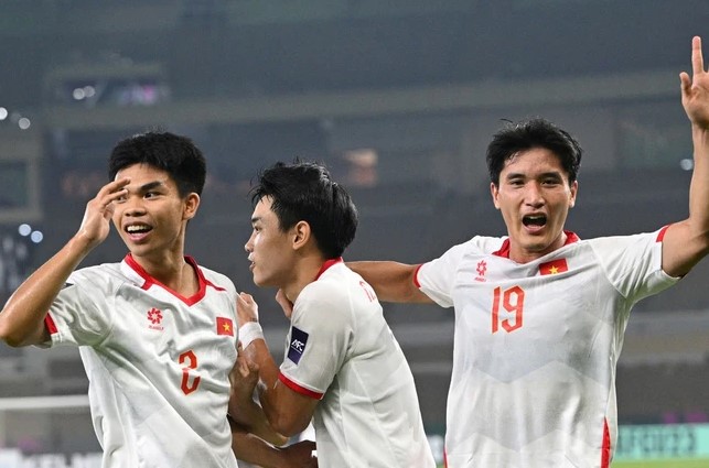u23-viet-nam-lap-hang-loat-ky-luc-vuot-xa-lua-cong-phuong-quang-hai