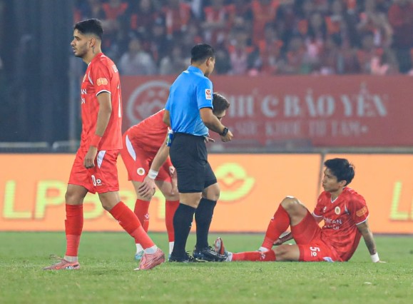 tin-vui-doan-van-hau-khong-bi-chan-thuong-van-co-co-hoi-tro-lai-dt-viet-nam